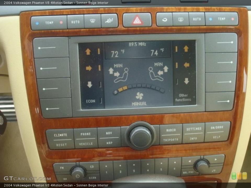 Sonnen Beige Interior Controls for the 2004 Volkswagen Phaeton V8 4Motion Sedan #45951537