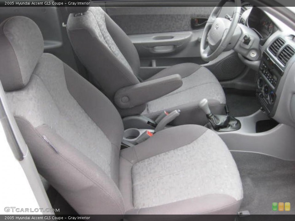 Gray Interior Photo for the 2005 Hyundai Accent GLS Coupe #45952563