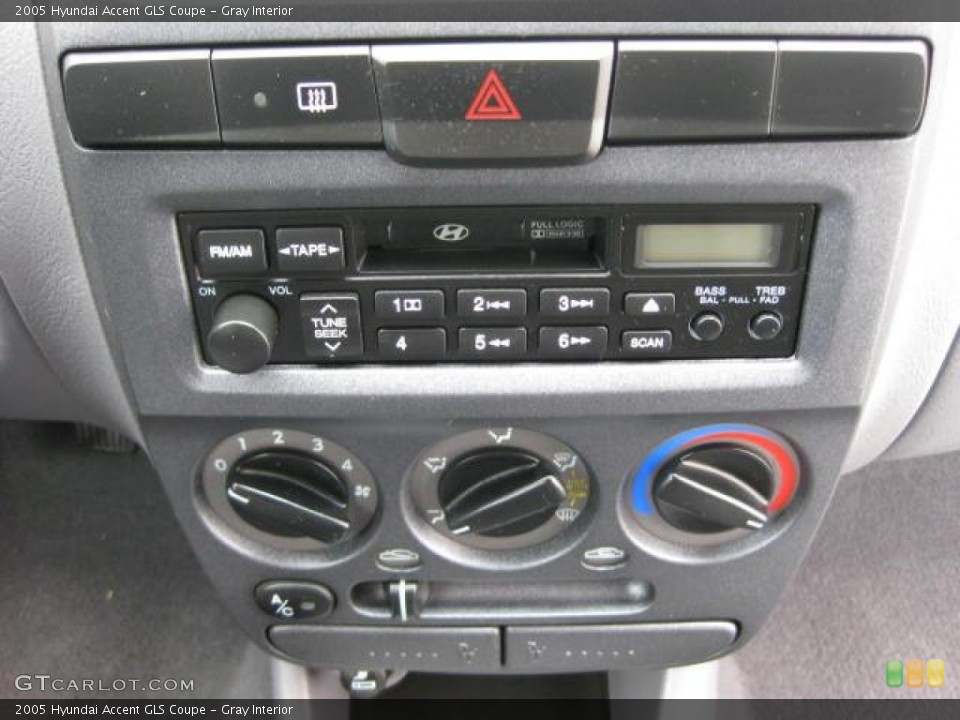 Gray Interior Controls for the 2005 Hyundai Accent GLS Coupe #45952596