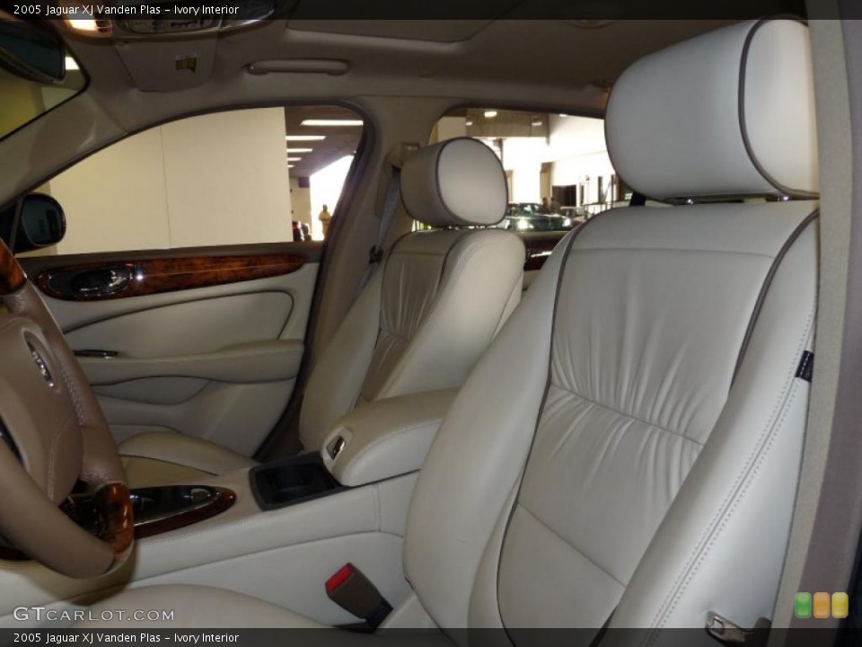 Ivory Interior Photo for the 2005 Jaguar XJ Vanden Plas #45954023