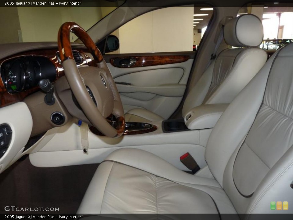 Ivory Interior Photo for the 2005 Jaguar XJ Vanden Plas #45954038