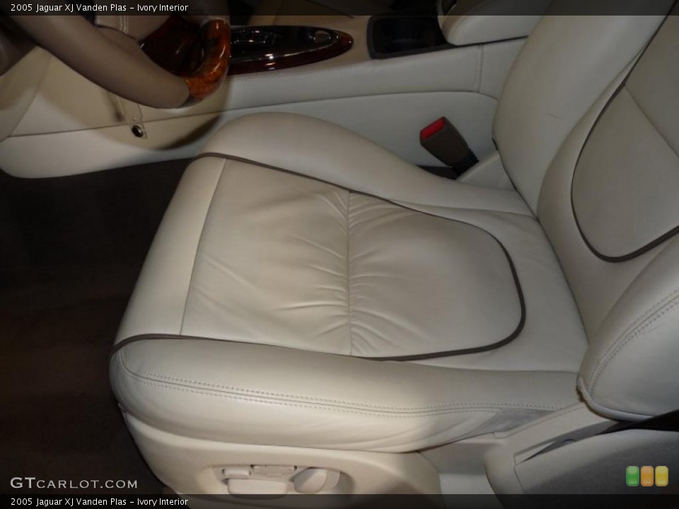 Ivory Interior Photo for the 2005 Jaguar XJ Vanden Plas #45954050