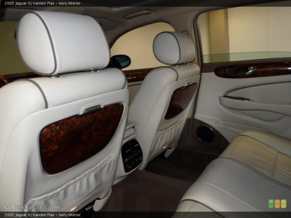 Ivory Interior Photo for the 2005 Jaguar XJ Vanden Plas #45954062