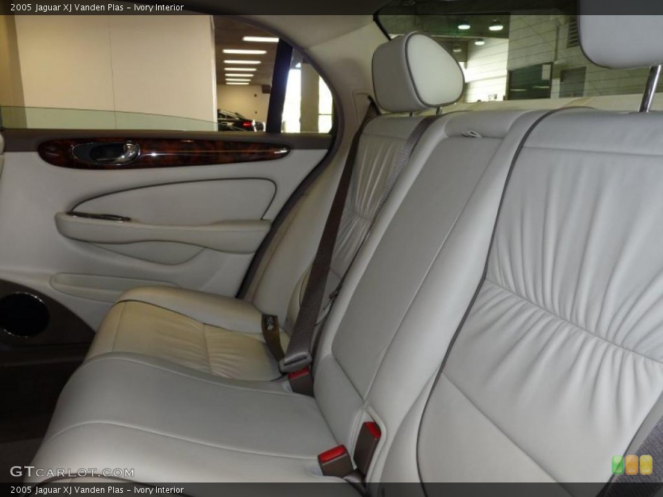 Ivory Interior Photo for the 2005 Jaguar XJ Vanden Plas #45954074