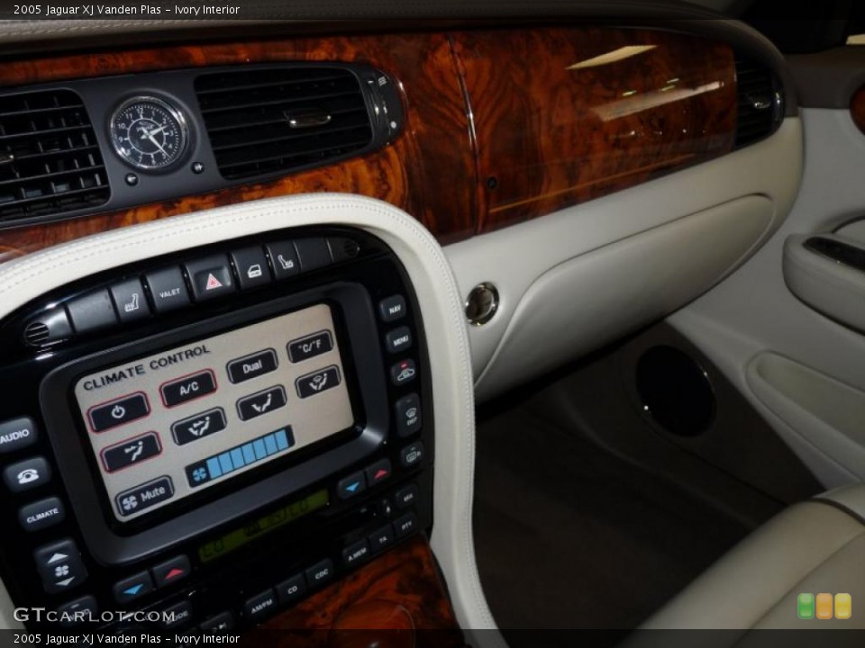 Ivory Interior Controls for the 2005 Jaguar XJ Vanden Plas #45954137