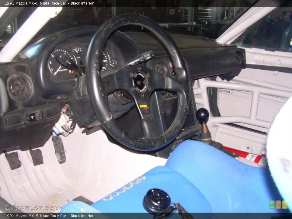 Black Interior Photo for the 1991 Mazda MX-5 Miata Race Car #45956861