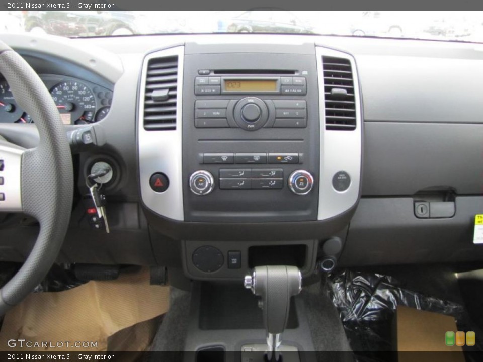 Gray Interior Controls for the 2011 Nissan Xterra S #45968750