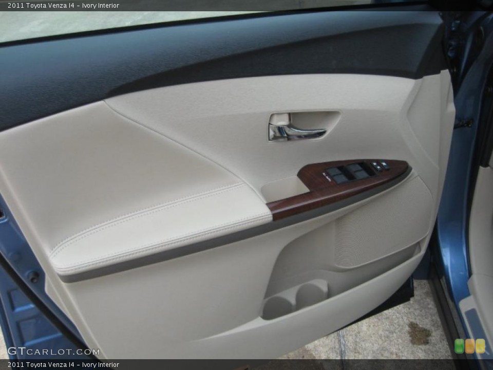 Ivory Interior Door Panel for the 2011 Toyota Venza I4 #45974597