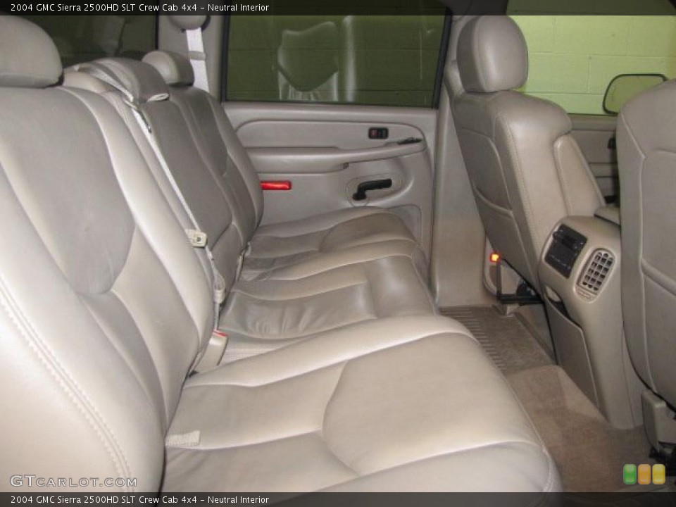 Neutral Interior Photo for the 2004 GMC Sierra 2500HD SLT Crew Cab 4x4 #45980300