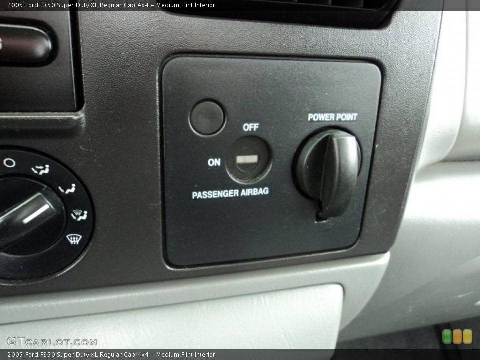 Medium Flint Interior Controls for the 2005 Ford F350 Super Duty XL Regular Cab 4x4 #45984026
