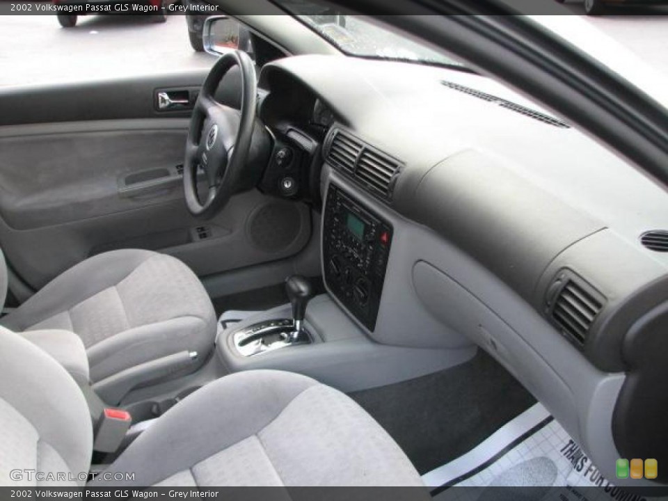 Grey Interior Photo for the 2002 Volkswagen Passat GLS Wagon #45994625