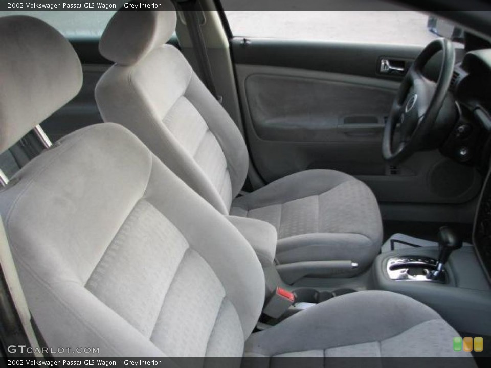 Grey Interior Photo for the 2002 Volkswagen Passat GLS Wagon #45994643