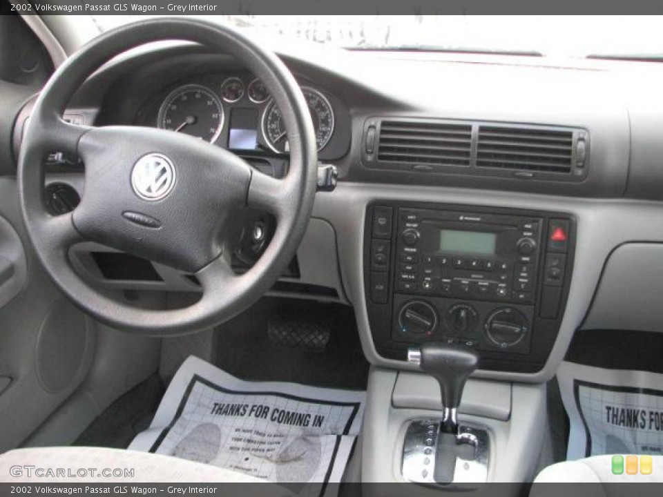 Grey Interior Dashboard for the 2002 Volkswagen Passat GLS Wagon #45994670