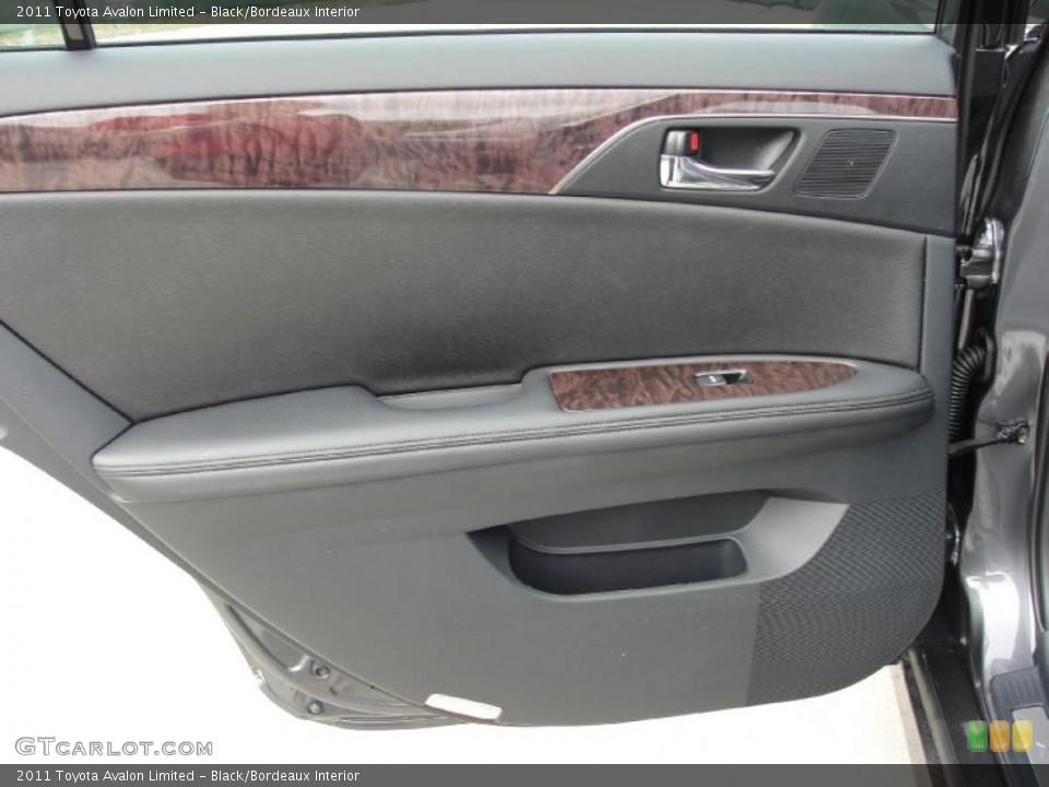 Black/Bordeaux Interior Door Panel for the 2011 Toyota Avalon Limited #46009433