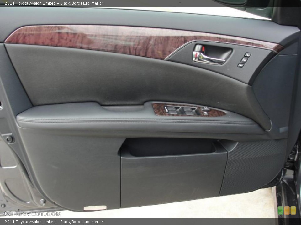 Black/Bordeaux Interior Door Panel for the 2011 Toyota Avalon Limited #46009439