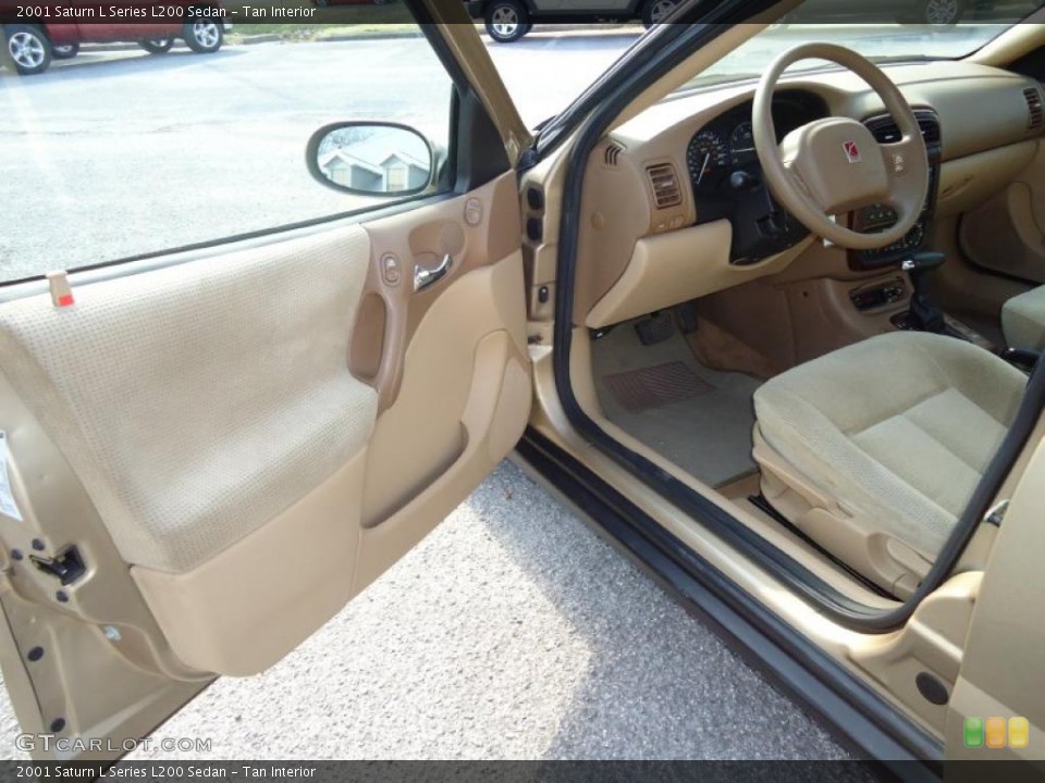 Tan Interior Photo for the 2001 Saturn L Series L200 Sedan #46024903