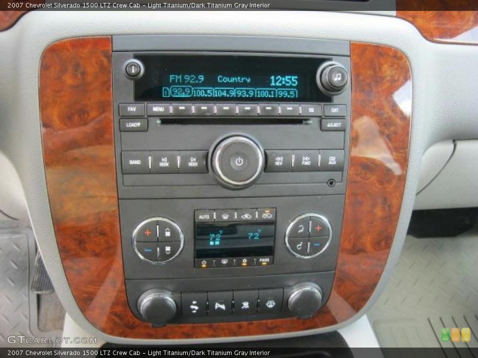 Light Titanium/Dark Titanium Gray Interior Controls for the 2007 Chevrolet Silverado 1500 LTZ Crew Cab #46026427