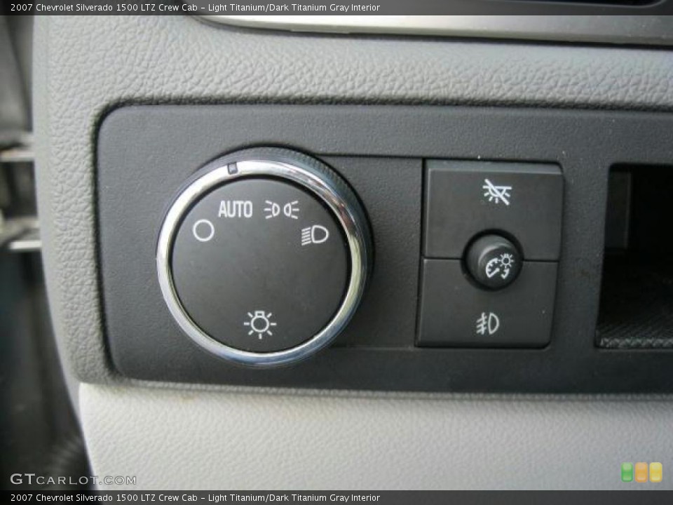 Light Titanium/Dark Titanium Gray Interior Controls for the 2007 Chevrolet Silverado 1500 LTZ Crew Cab #46026481