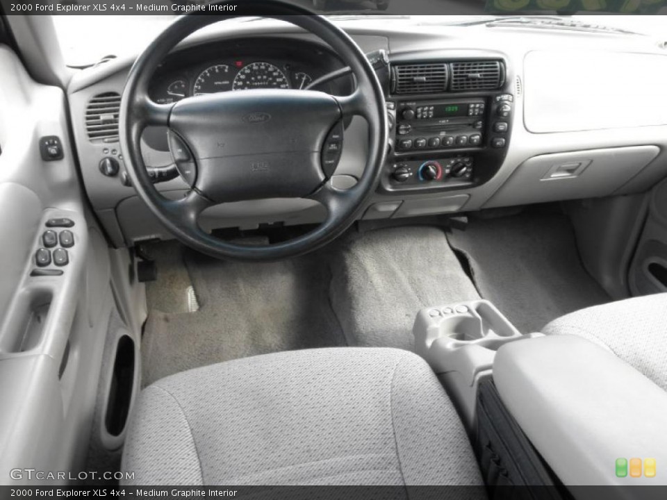 Medium Graphite Interior Dashboard for the 2000 Ford Explorer XLS 4x4 #46030054