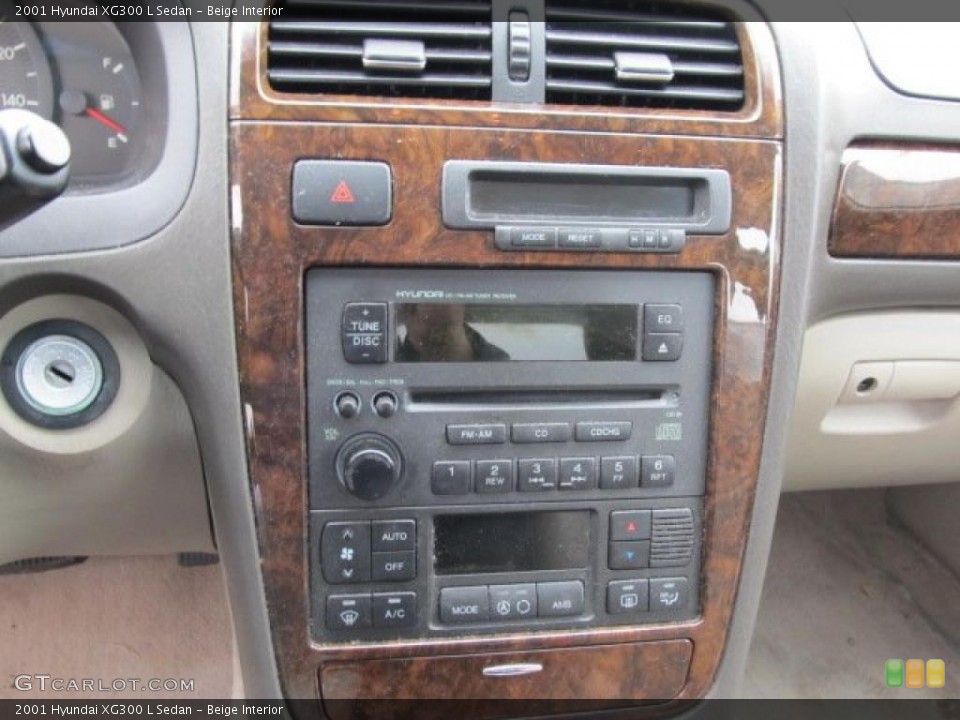 Beige Interior Controls for the 2001 Hyundai XG300 L Sedan #46044422