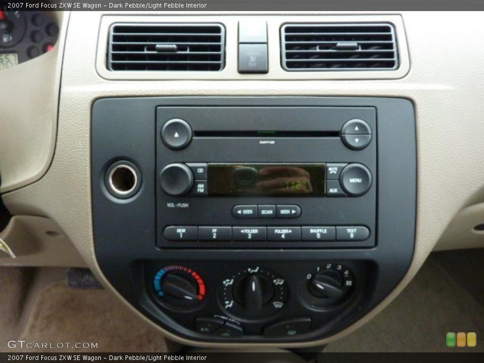 Dark Pebble/Light Pebble Interior Controls for the 2007 Ford Focus ZXW SE Wagon #46045451