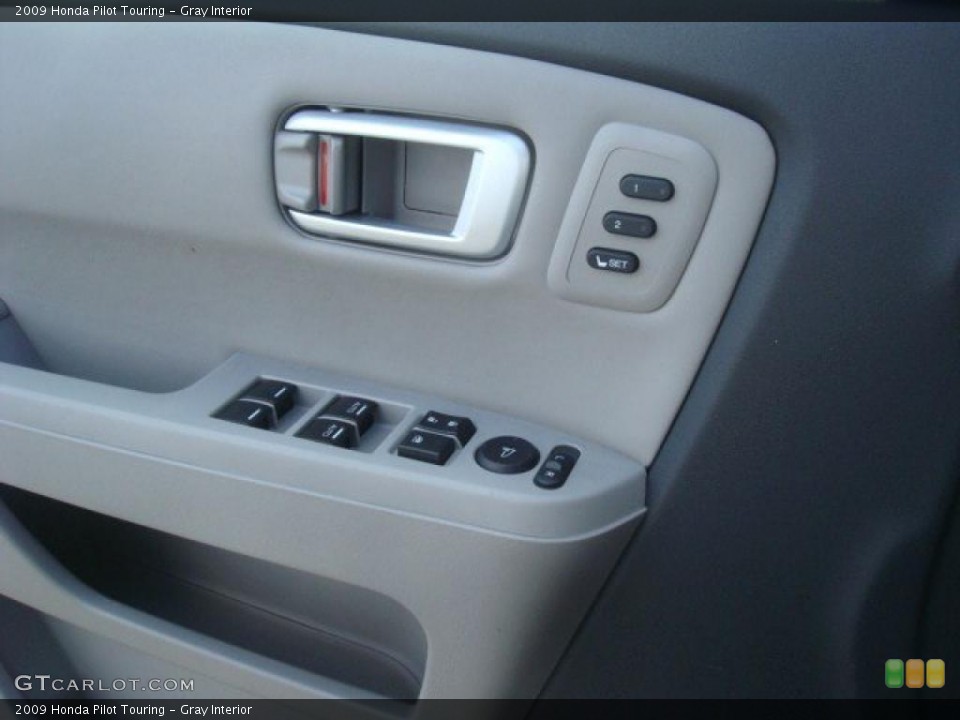 Gray Interior Controls for the 2009 Honda Pilot Touring #46046226