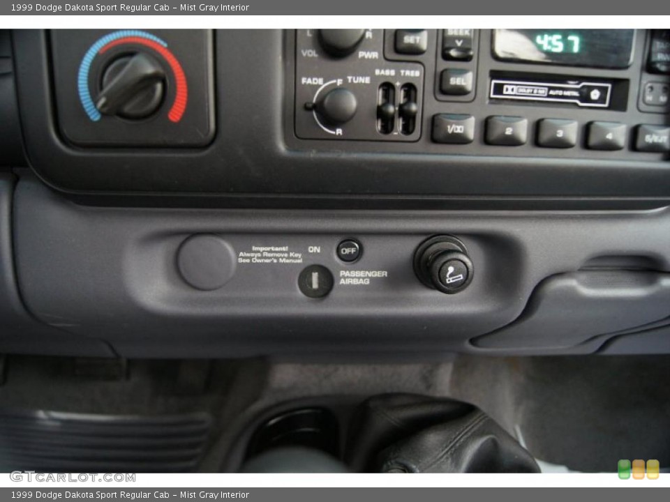 Mist Gray Interior Controls for the 1999 Dodge Dakota Sport Regular Cab #46047149