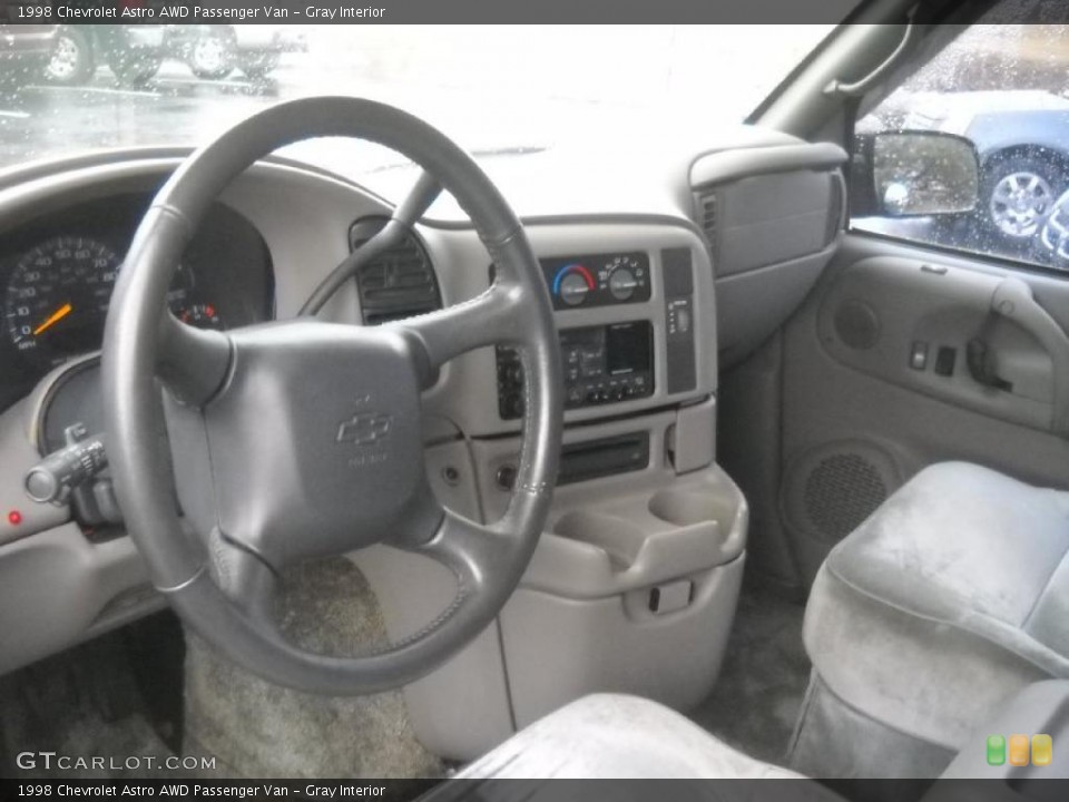 Gray Interior Photo for the 1998 Chevrolet Astro AWD Passenger Van #46049134