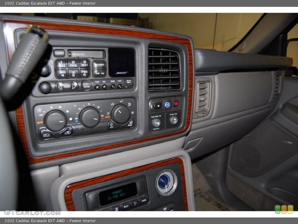 Pewter Interior Controls for the 2002 Cadillac Escalade EXT AWD #46051693