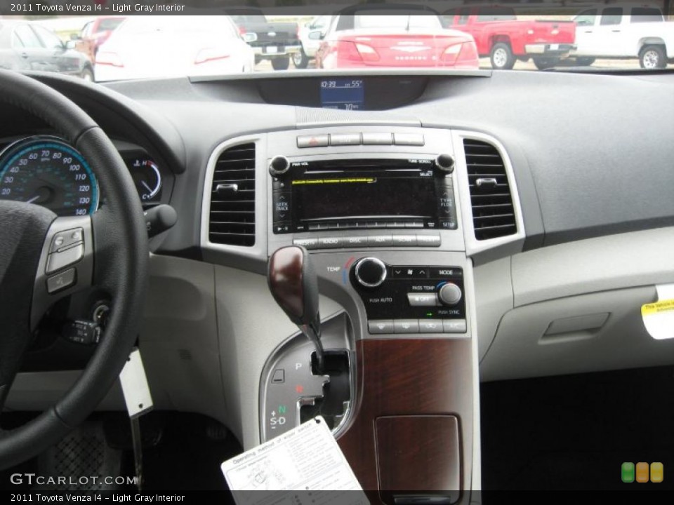 Light Gray Interior Controls for the 2011 Toyota Venza I4 #46053241