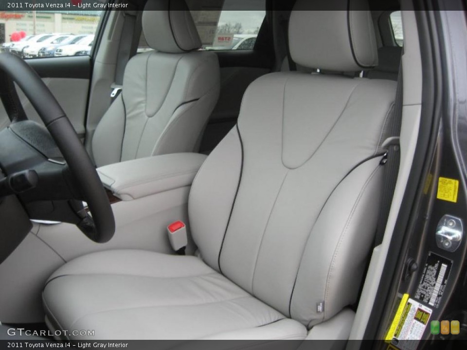 Light Gray Interior Photo for the 2011 Toyota Venza I4 #46053289
