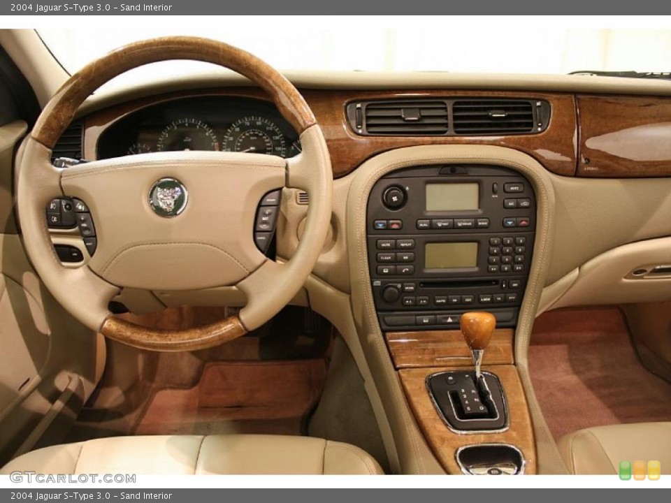 Sand Interior Dashboard for the 2004 Jaguar S-Type 3.0 #46060338