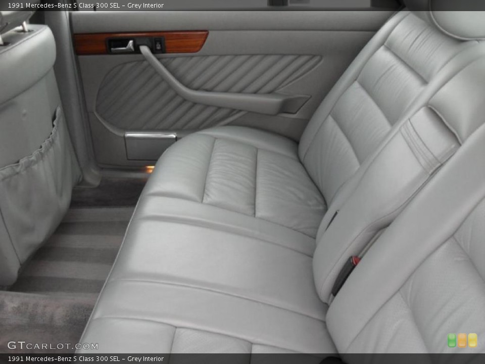 Grey Interior Photo for the 1991 Mercedes-Benz S Class 300 SEL #46062483