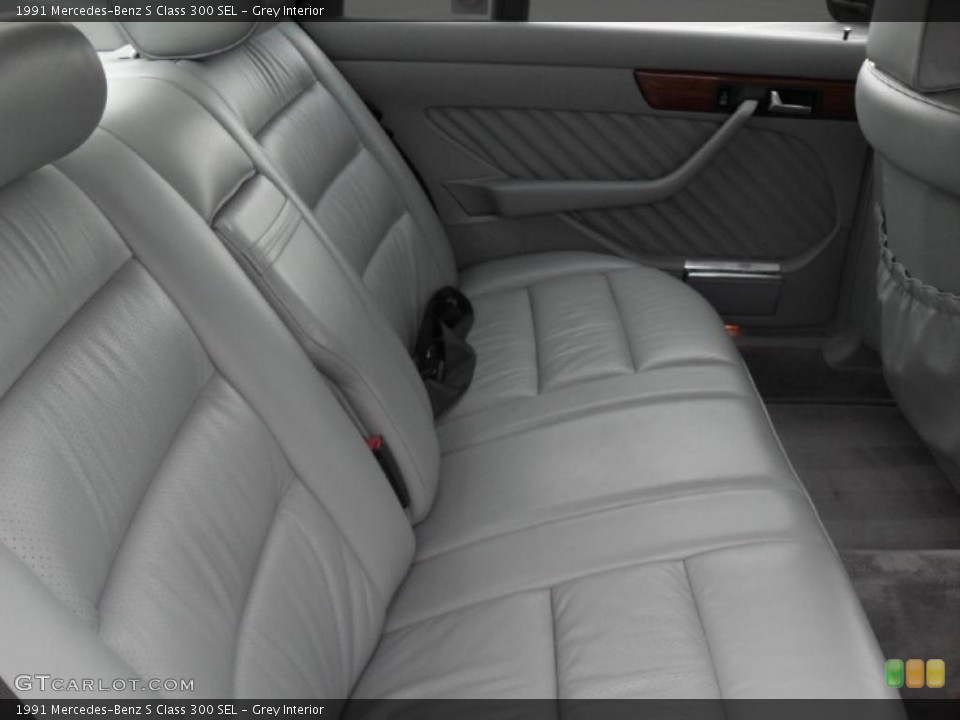 Grey Interior Photo for the 1991 Mercedes-Benz S Class 300 SEL #46062525