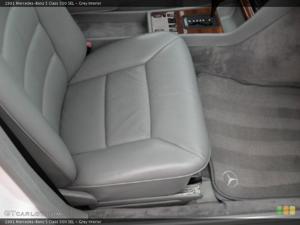 Grey Interior Photo for the 1991 Mercedes-Benz S Class 300 SEL #46062531