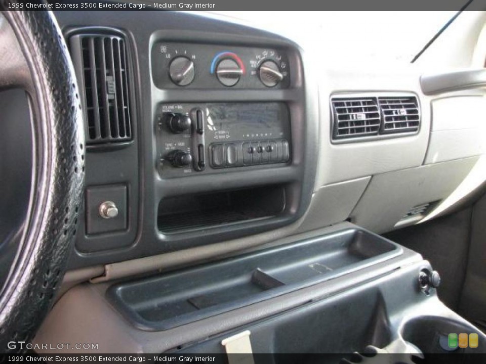Medium Gray Interior Controls for the 1999 Chevrolet Express 3500 Extended Cargo #46066951