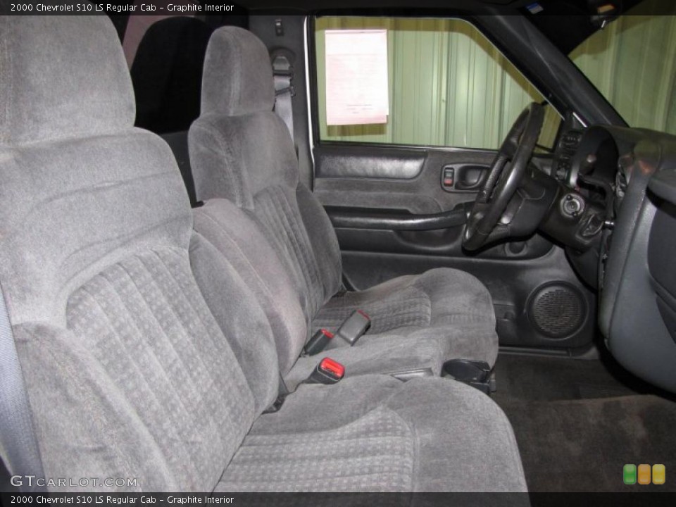 Graphite Interior Photo for the 2000 Chevrolet S10 LS Regular Cab #46073199