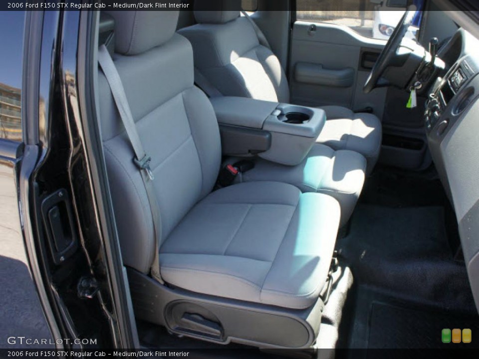 Medium/Dark Flint Interior Photo for the 2006 Ford F150 STX Regular Cab #46073499