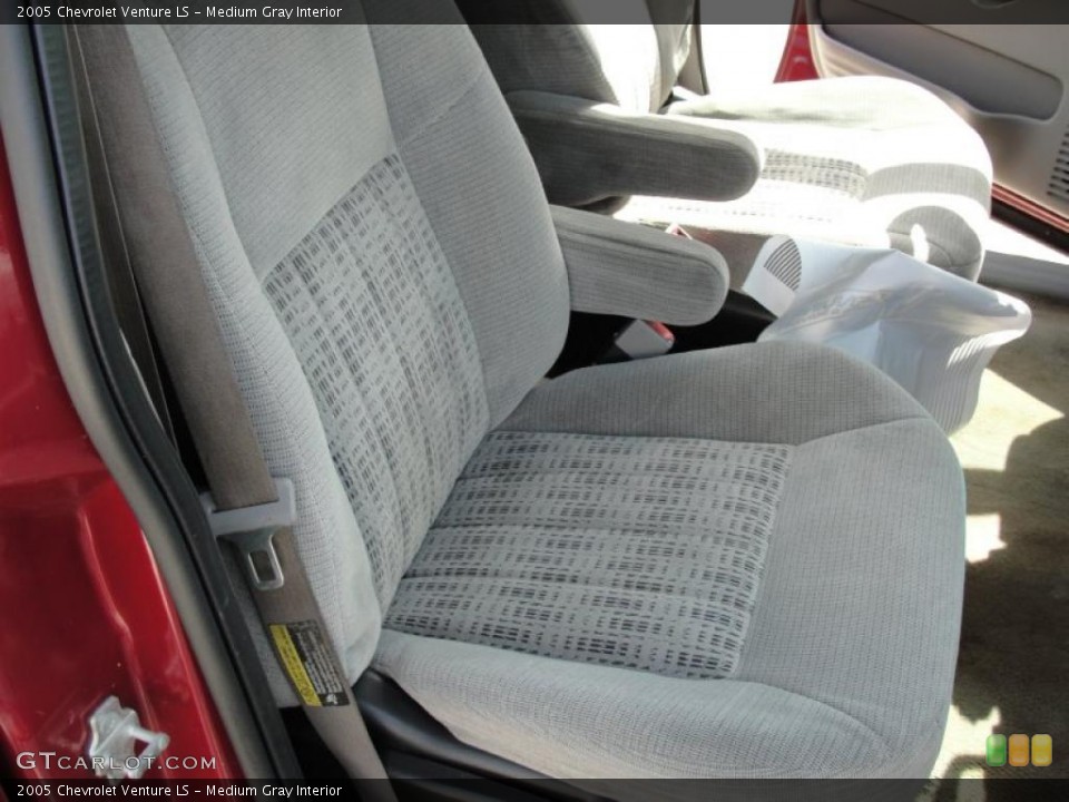 Medium Gray Interior Photo for the 2005 Chevrolet Venture LS #46073625