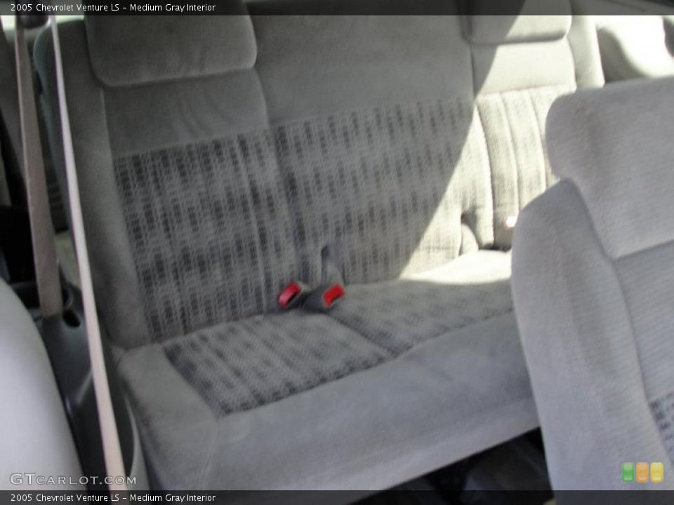 Medium Gray Interior Photo for the 2005 Chevrolet Venture LS #46073637