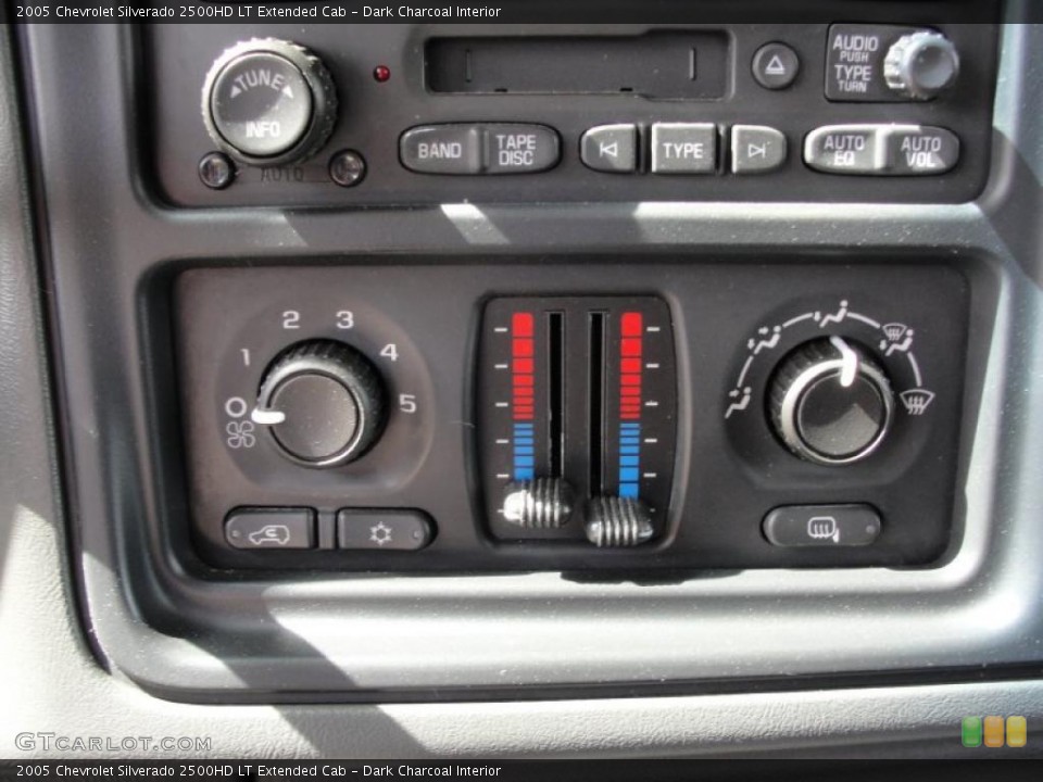 Dark Charcoal Interior Controls for the 2005 Chevrolet Silverado 2500HD LT Extended Cab #46073934