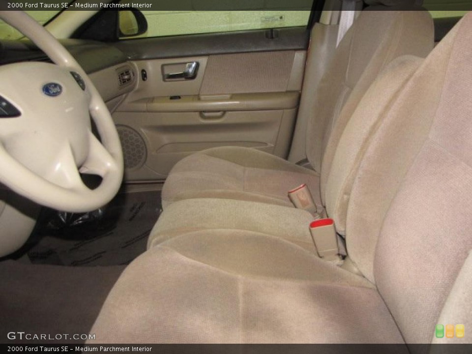 Medium Parchment Interior Photo for the 2000 Ford Taurus SE #46073980