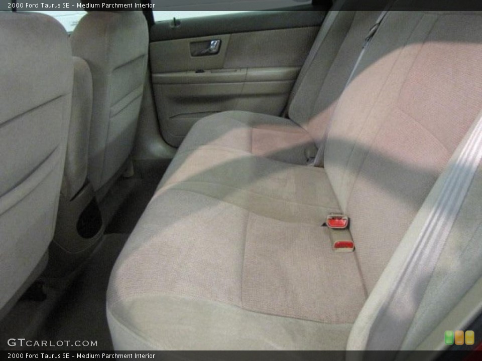 Medium Parchment Interior Photo for the 2000 Ford Taurus SE #46073995
