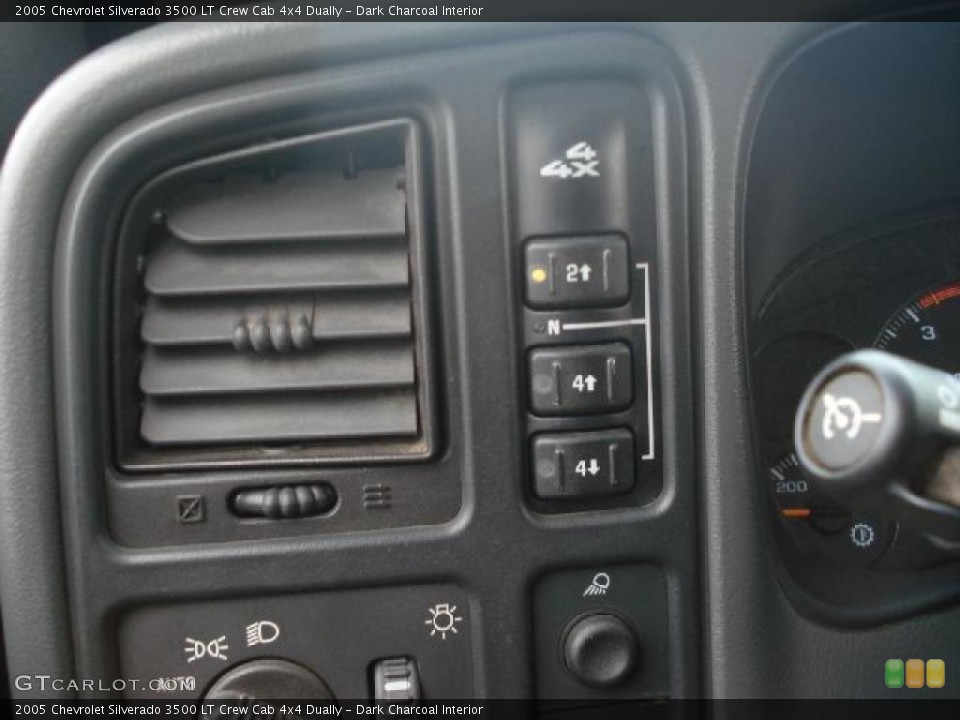 Dark Charcoal Interior Controls for the 2005 Chevrolet Silverado 3500 LT Crew Cab 4x4 Dually #46075586
