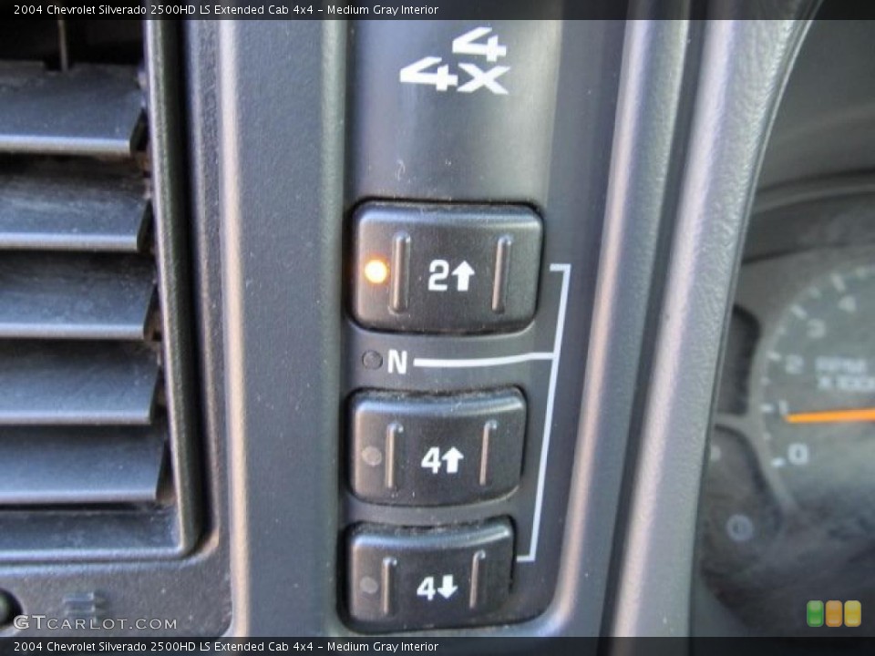 Medium Gray Interior Controls for the 2004 Chevrolet Silverado 2500HD LS Extended Cab 4x4 #46078494