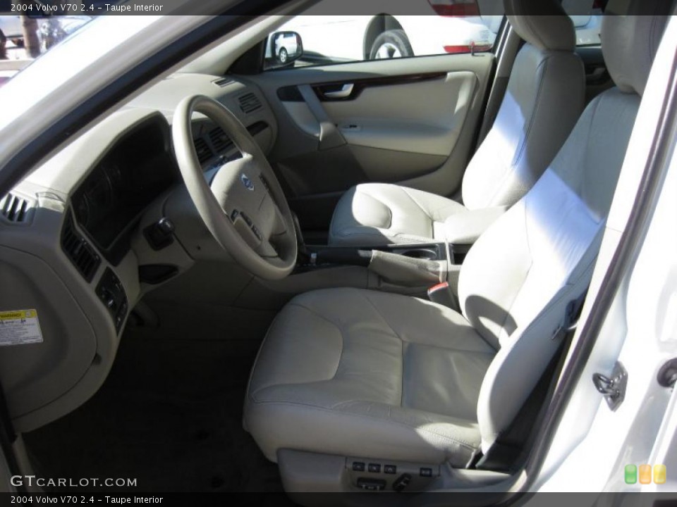Taupe Interior Photo for the 2004 Volvo V70 2.4 #46086260