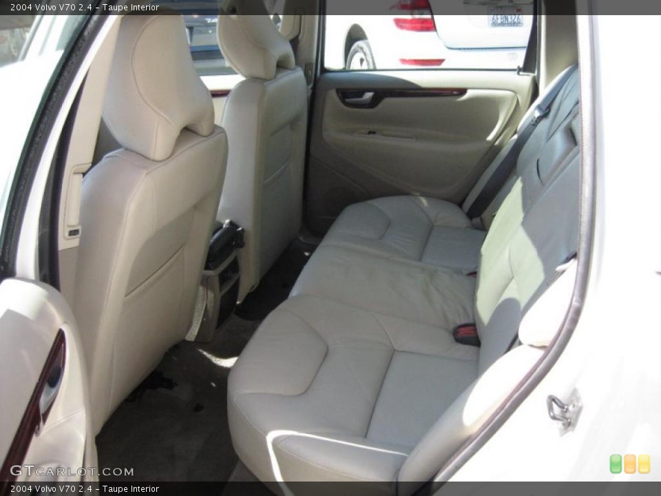 Taupe Interior Photo for the 2004 Volvo V70 2.4 #46086266