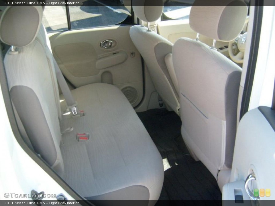 Light Gray Interior Photo for the 2011 Nissan Cube 1.8 S #46088528