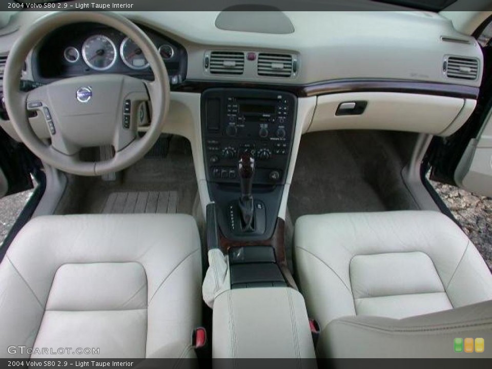 Light Taupe Interior Photo for the 2004 Volvo S80 2.9 #46105751