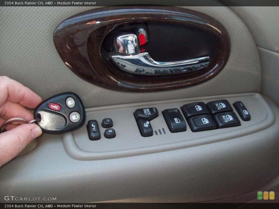 Medium Pewter Interior Controls for the 2004 Buick Rainier CXL AWD #46108892
